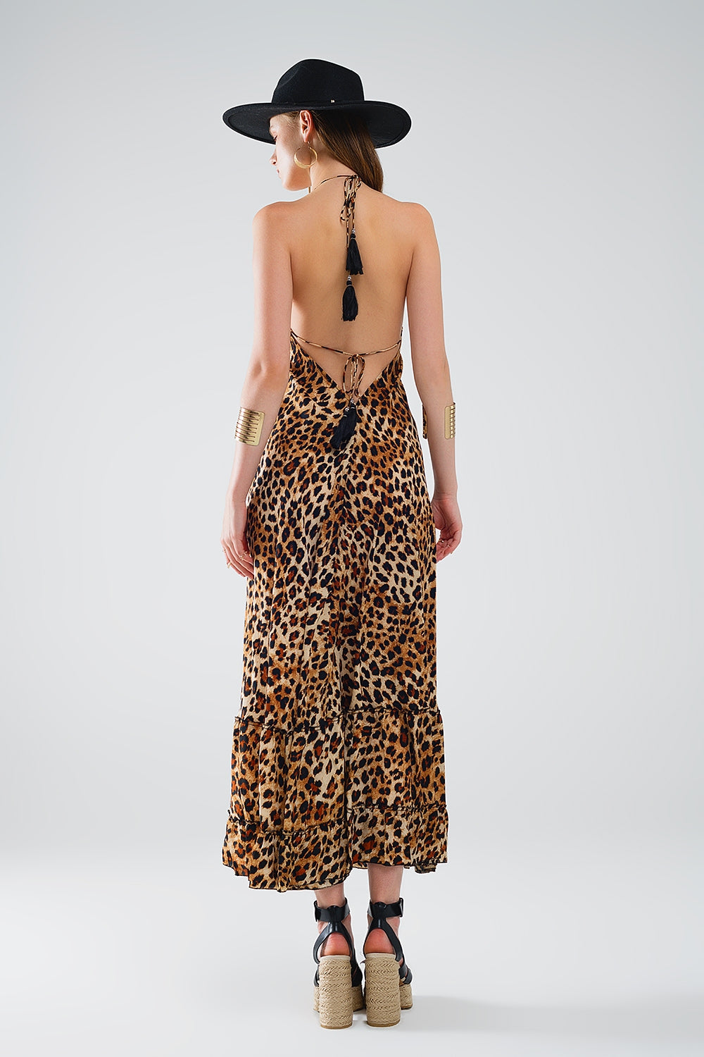 maxi vestido boho con estampado de leopardo y espalda abierta