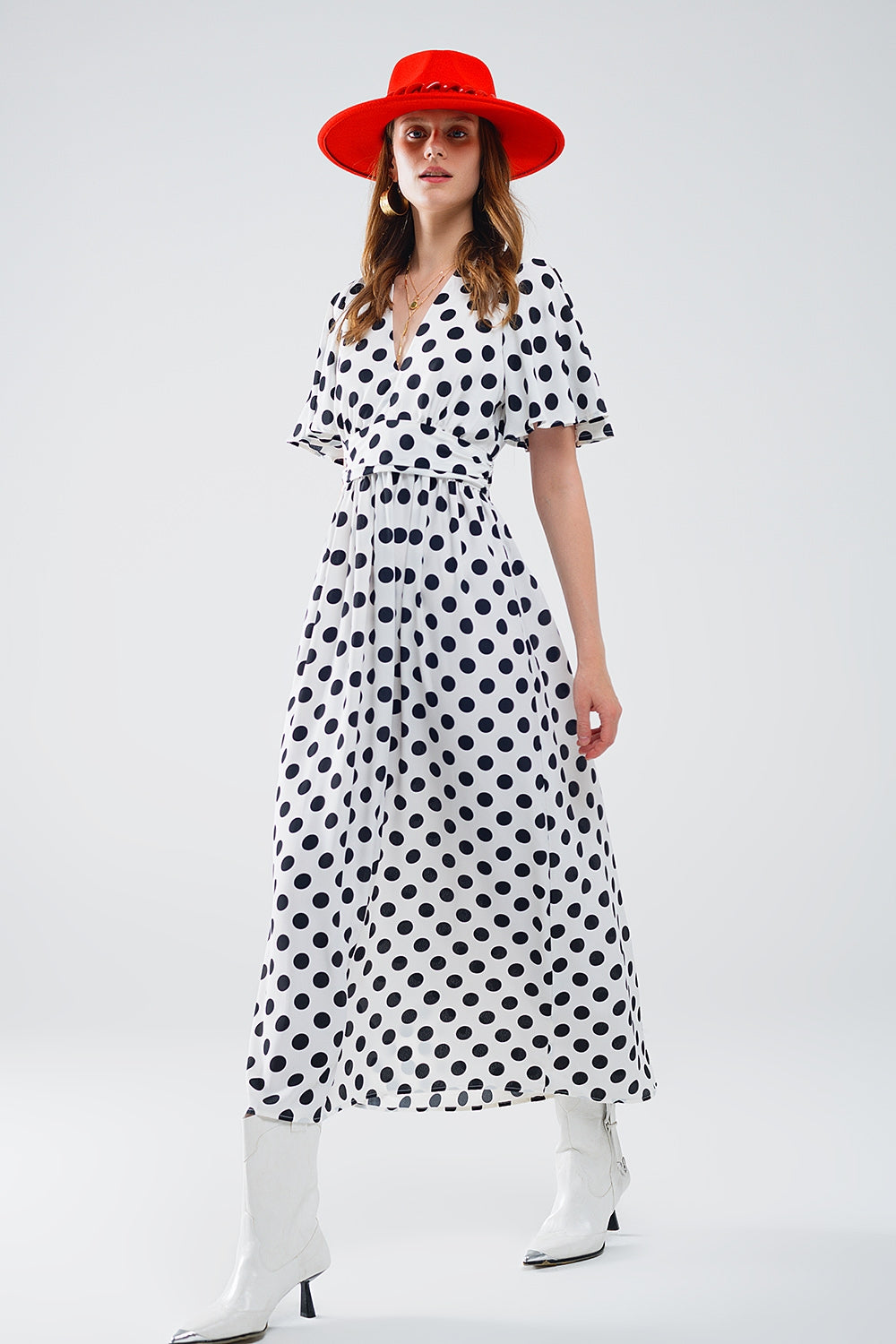 Maxi vestido de lunares con detalle de espalda abierta