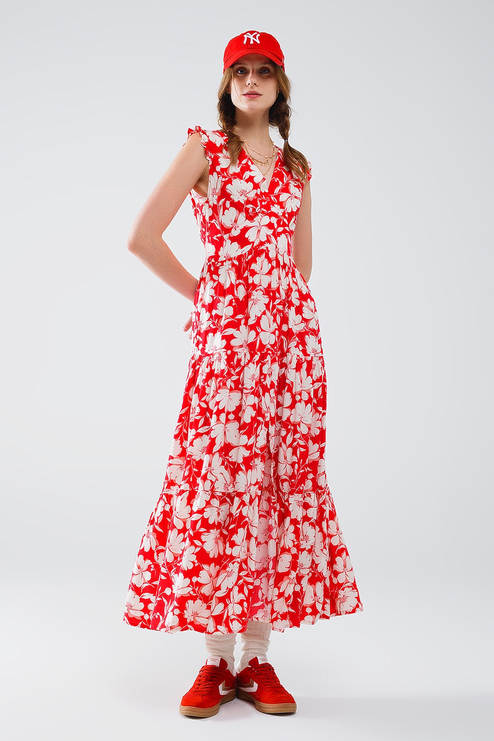 Maxi vestido rojo con estampado floral y escote en V