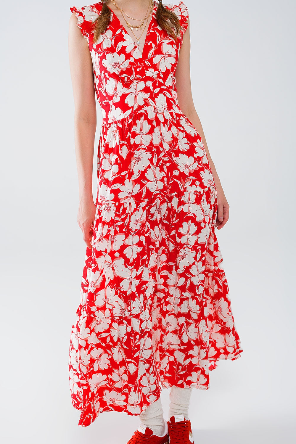 Maxi vestido rojo con estampado floral y escote en V