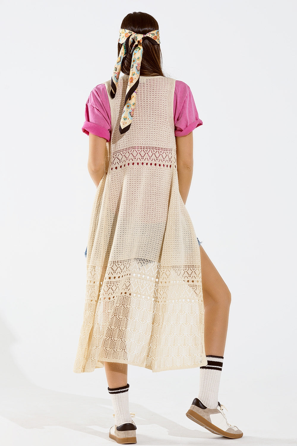 Maxivestido de ganchillo con cierre de botones en beige