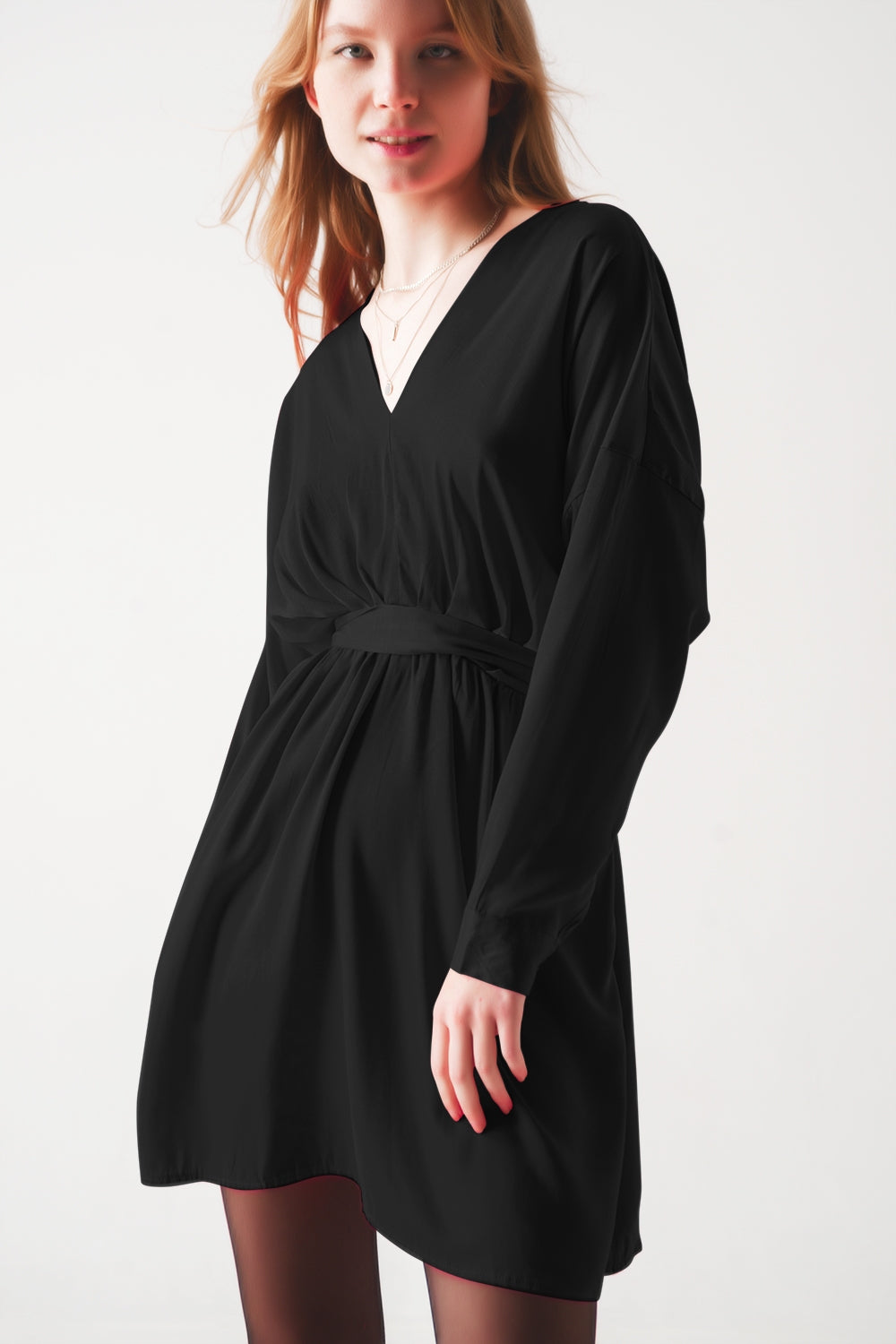 Mini vestido de satén negro