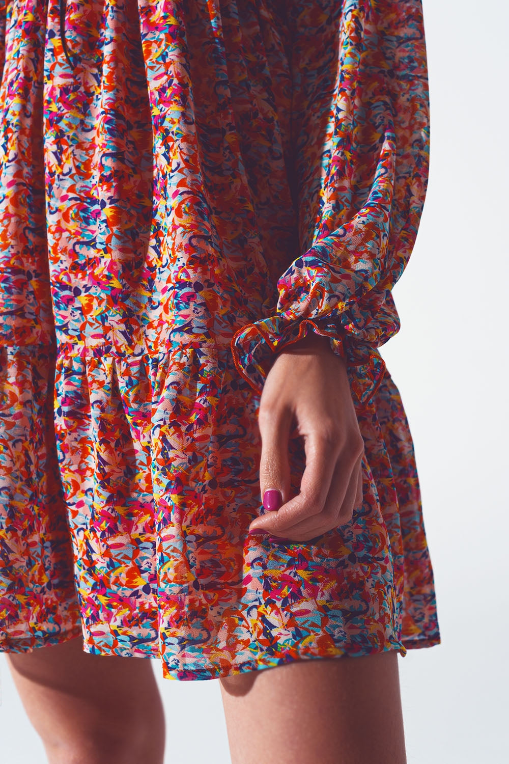 Mini Vestido Floral con Cuello en V Multicolor