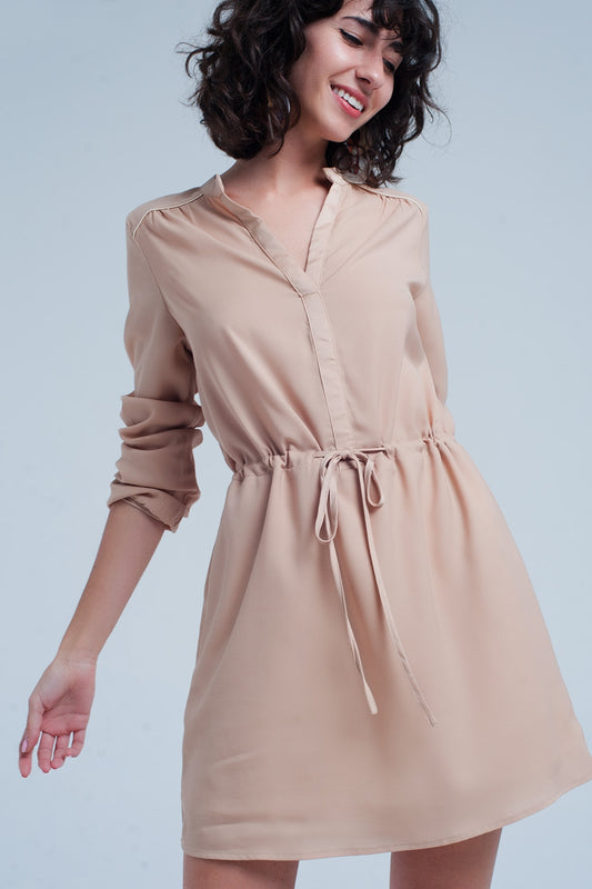 Q2 Minivestido camisero beige con lazada en la cintura