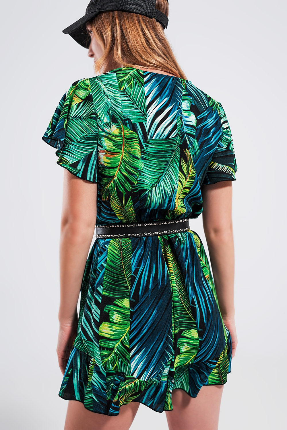 Mono corto verde cruzado con estampado hojas tropicales