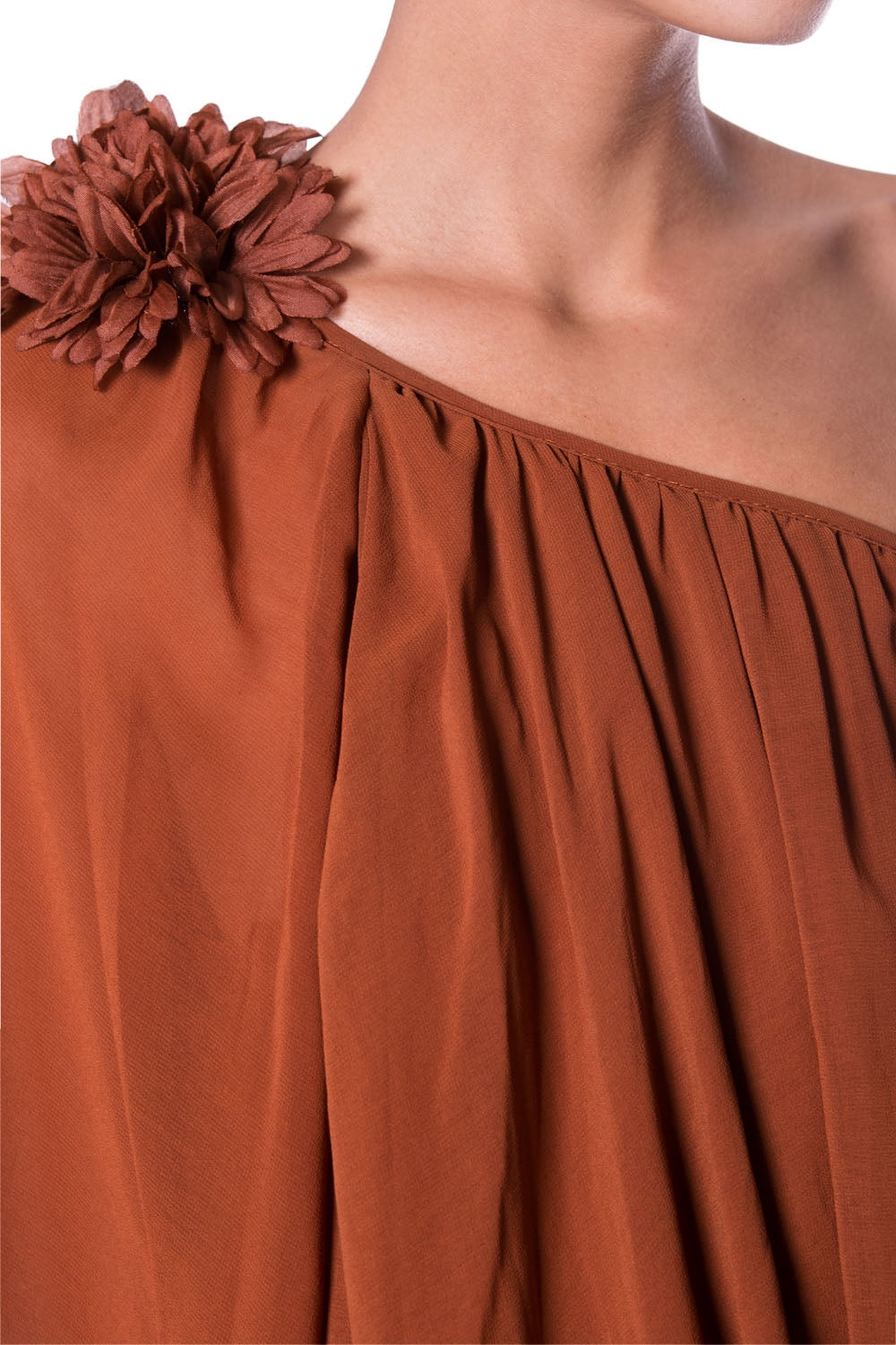 Off The Shoulder Túnica Marrón Con Flor En El Hombro