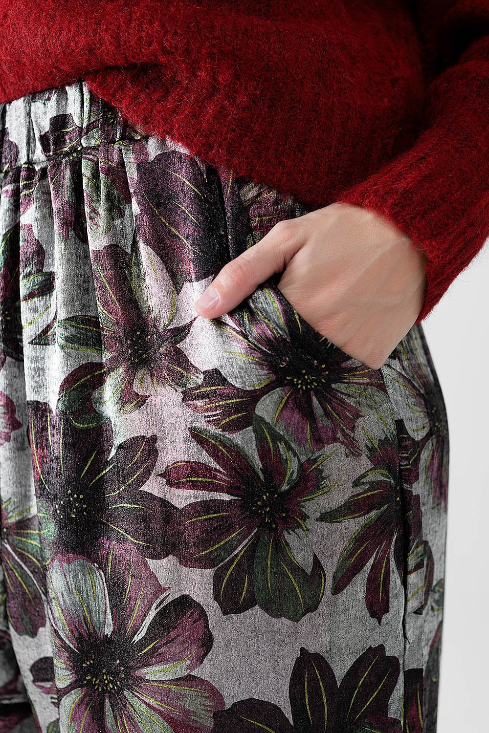 pantalón ancho con estampado floral