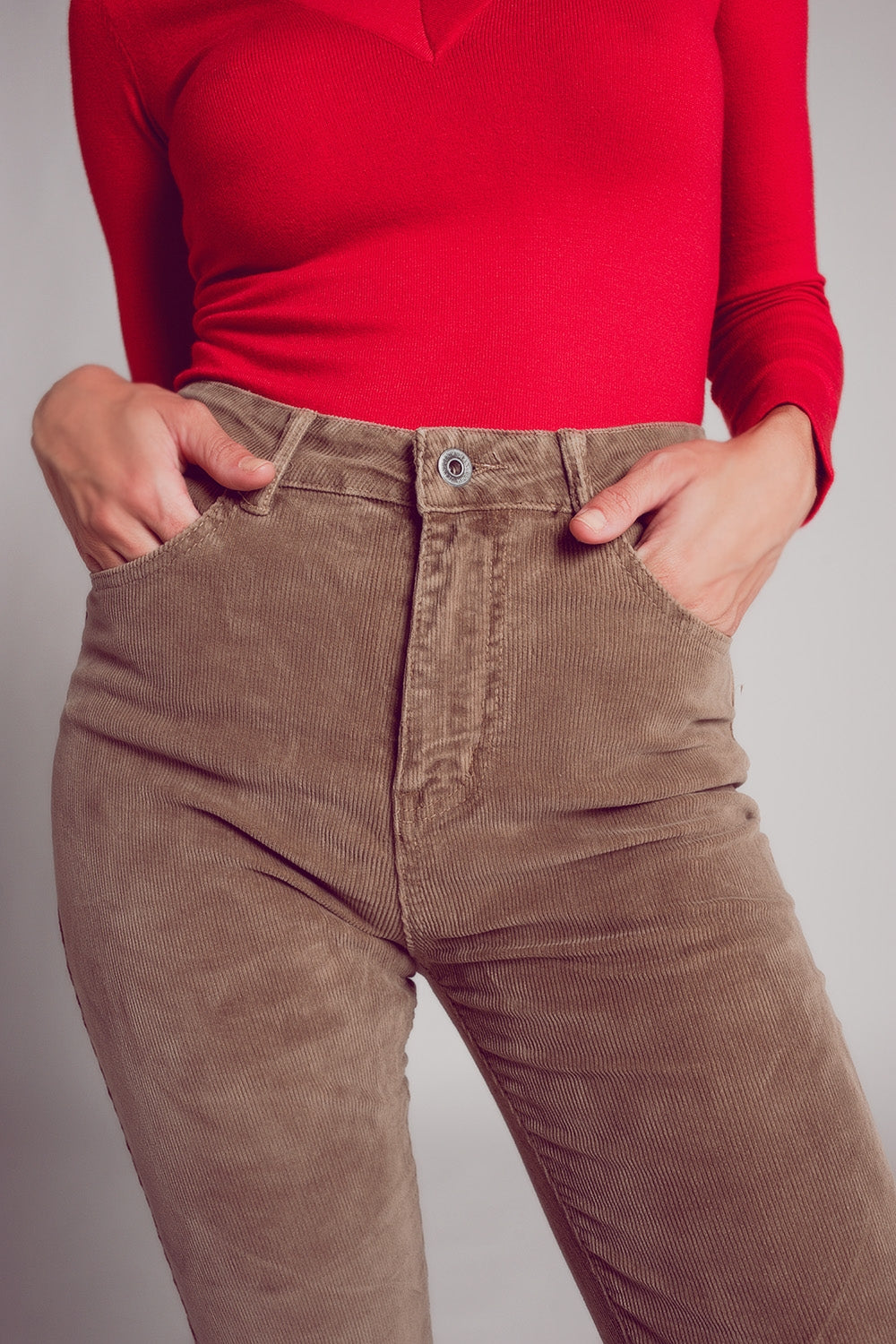 Pantalon beige corte pitillo de pana