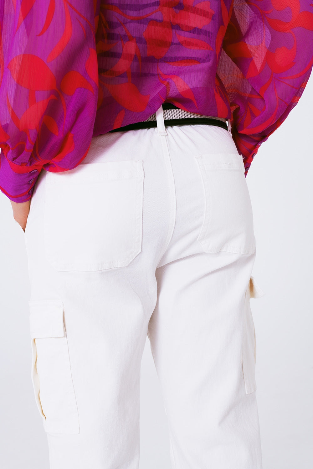 Pantalón cargo de pierna recta en blanco