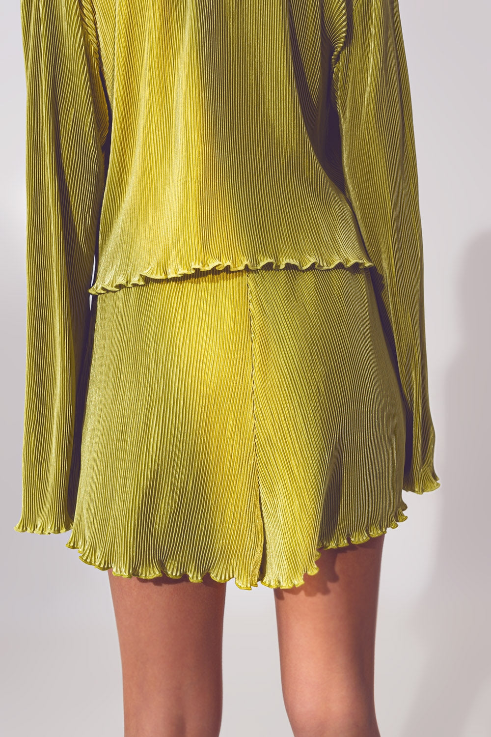 Pantalón corto plisado en verde