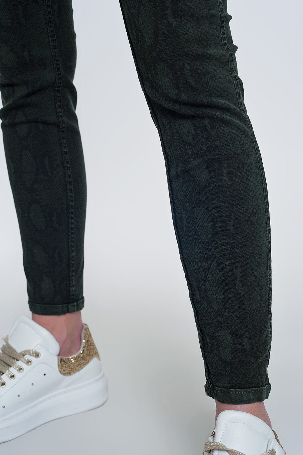 Pantalon estampado serpiente reversible en caqui
