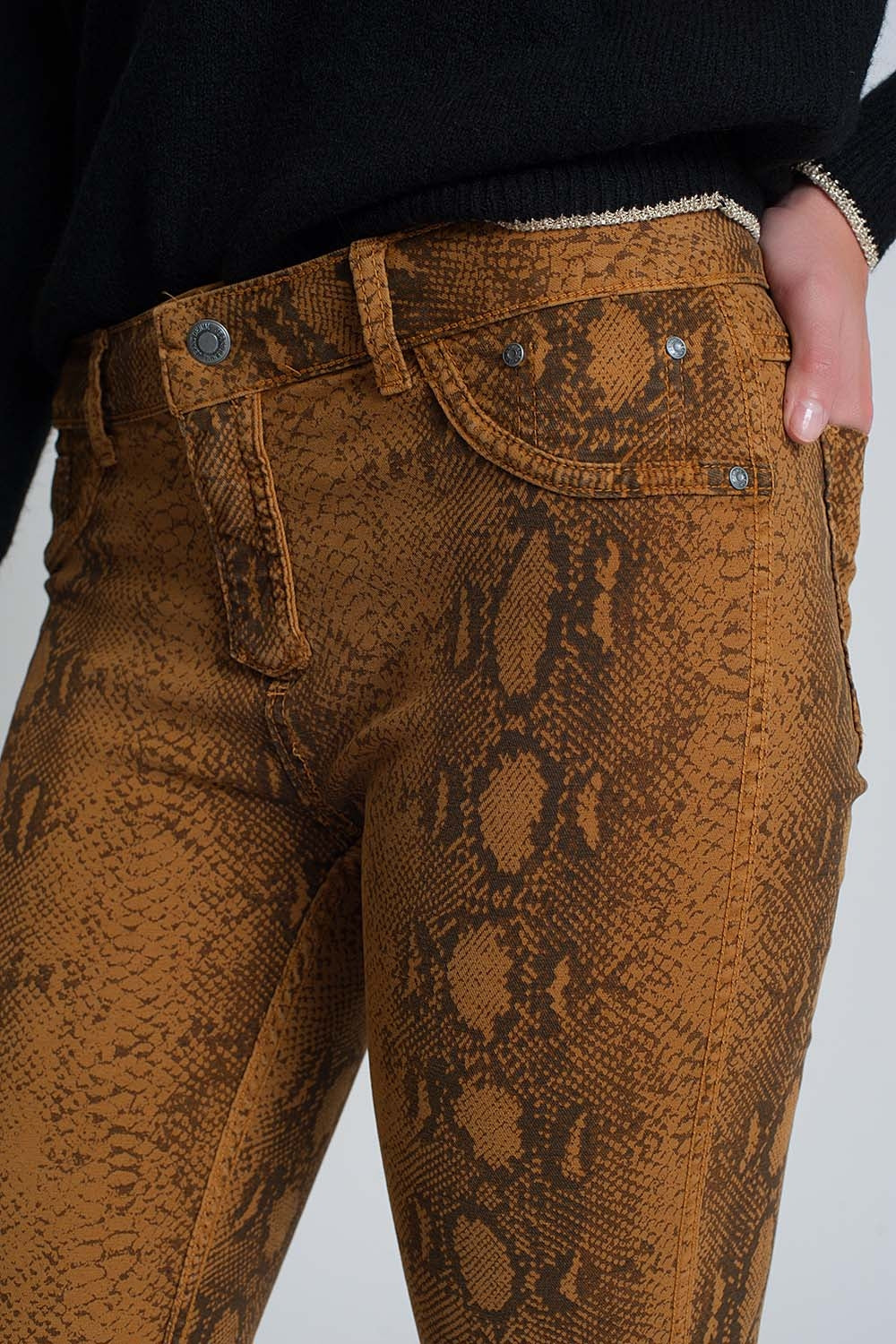 Pantalon estampado serpiente reversible en Mustard
