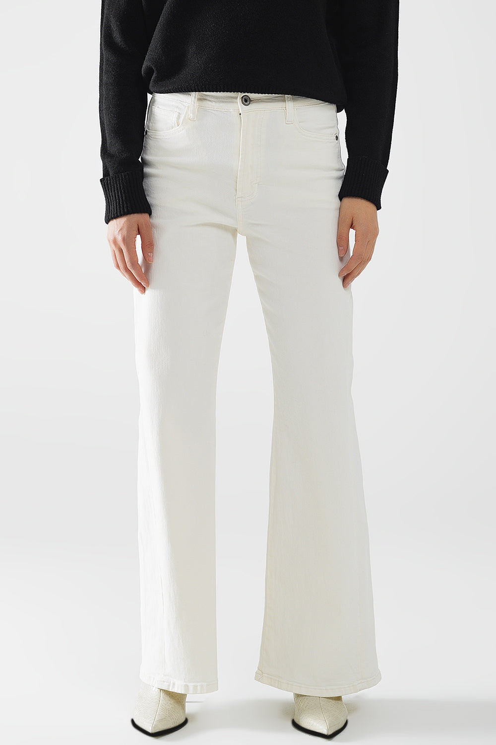 Q2 Pantalón extra ancho en color crema