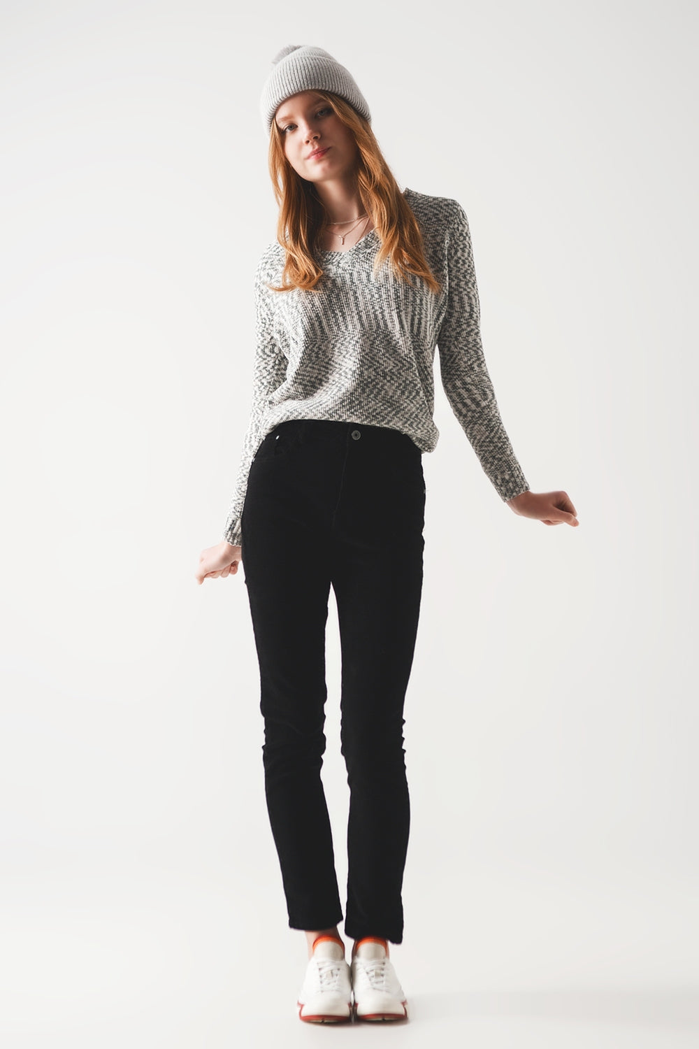 Pantalon negro corte pitillo de pana