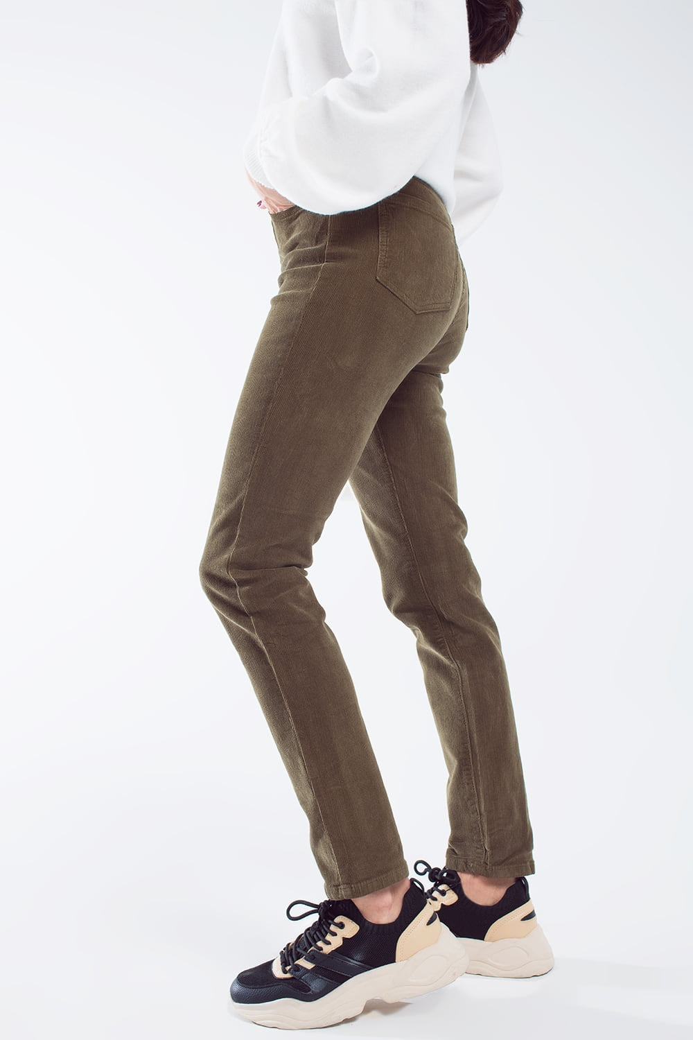 Pantalón pitillo de pana en verde oliva