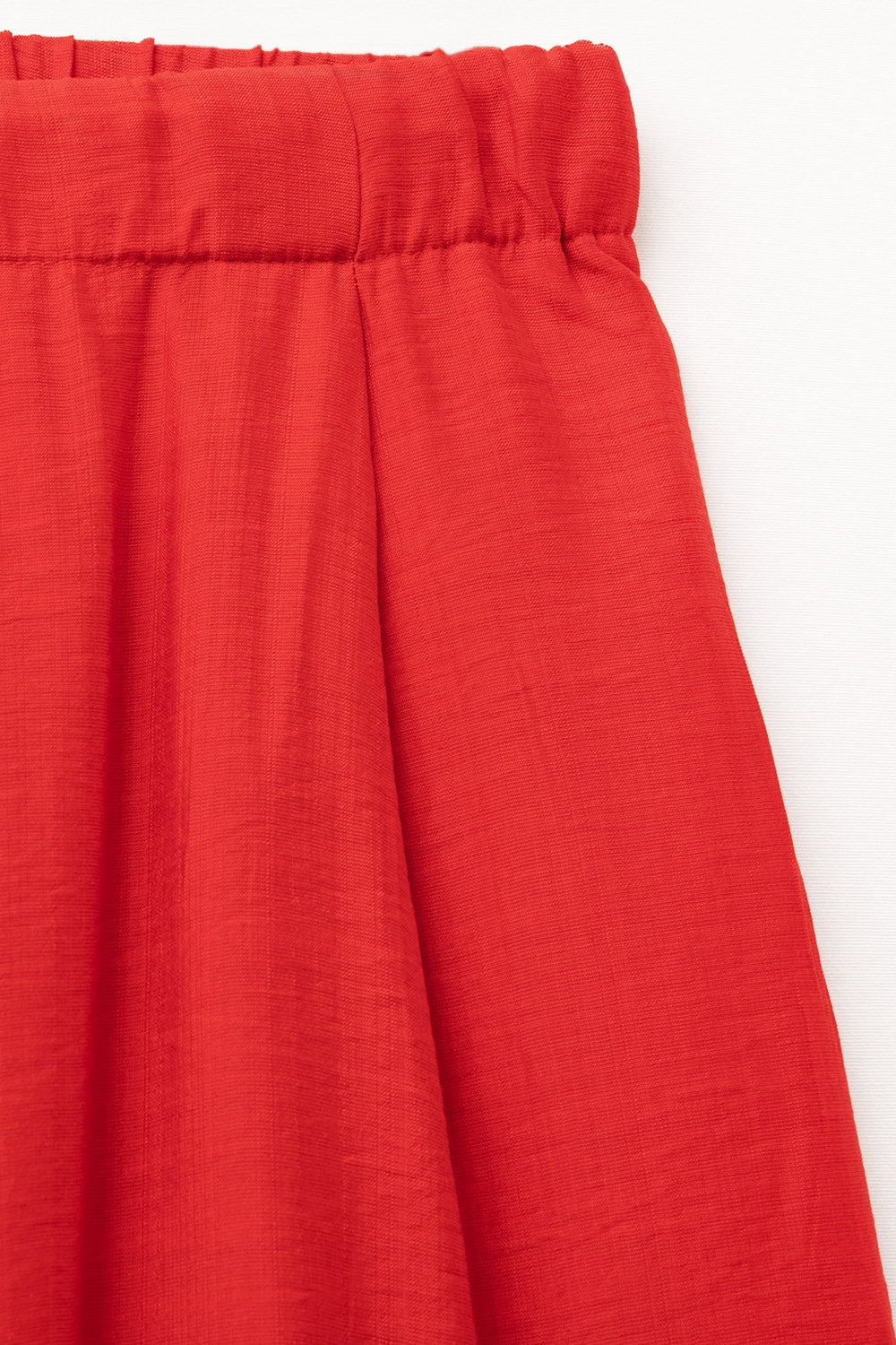 Pantalón rojo de pernera ancha en tejido de viscosa ligera