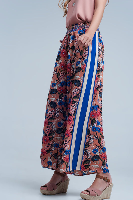 Q2 Pantalon rosa con flores y raya lateral