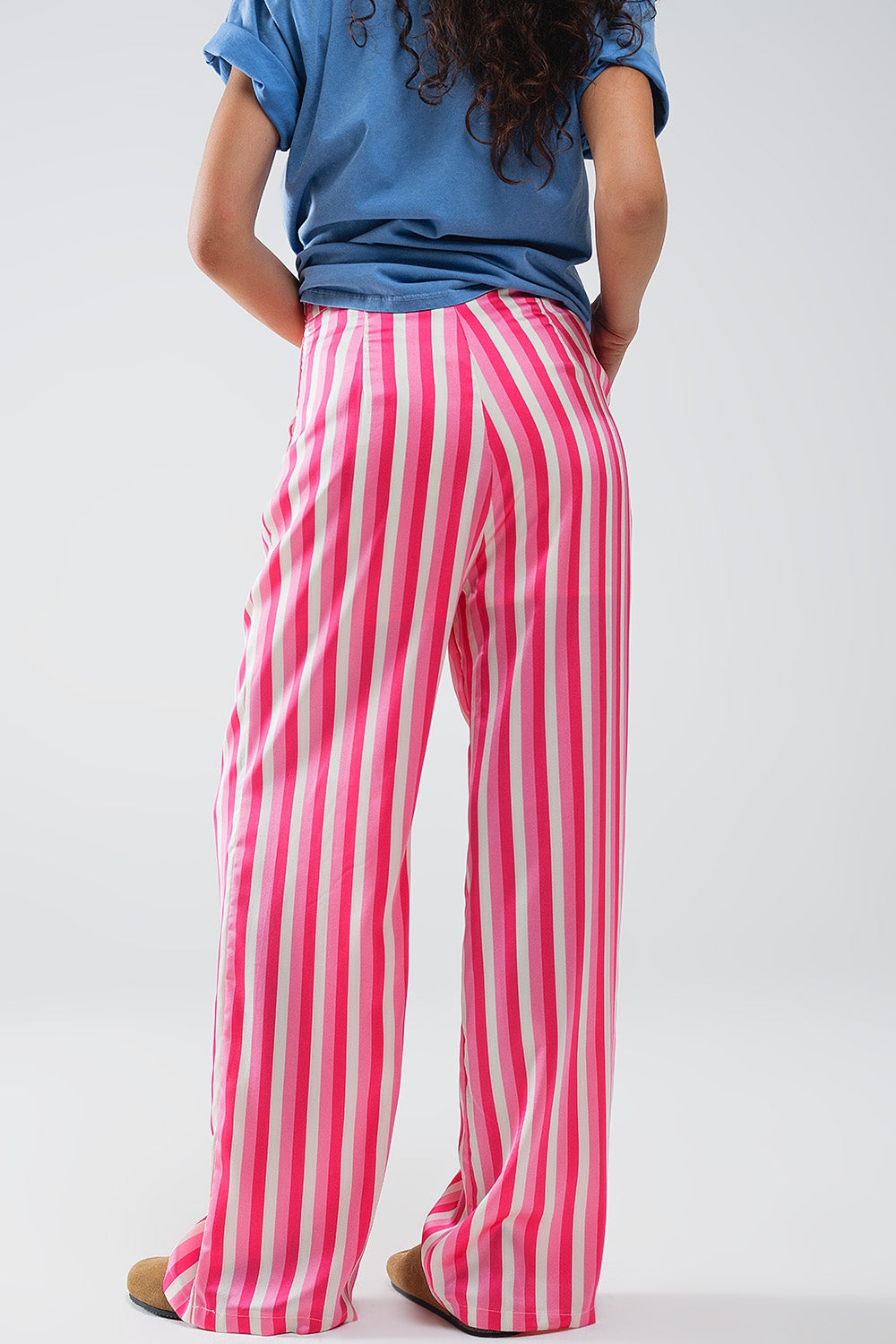 Pantalón satinado de rayas verticales en rosa