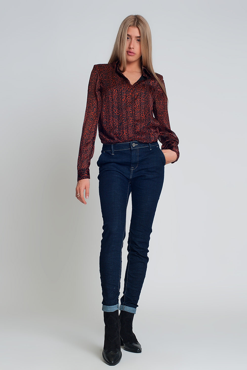Pantalon vaquero estilo chino de corte pitillo
