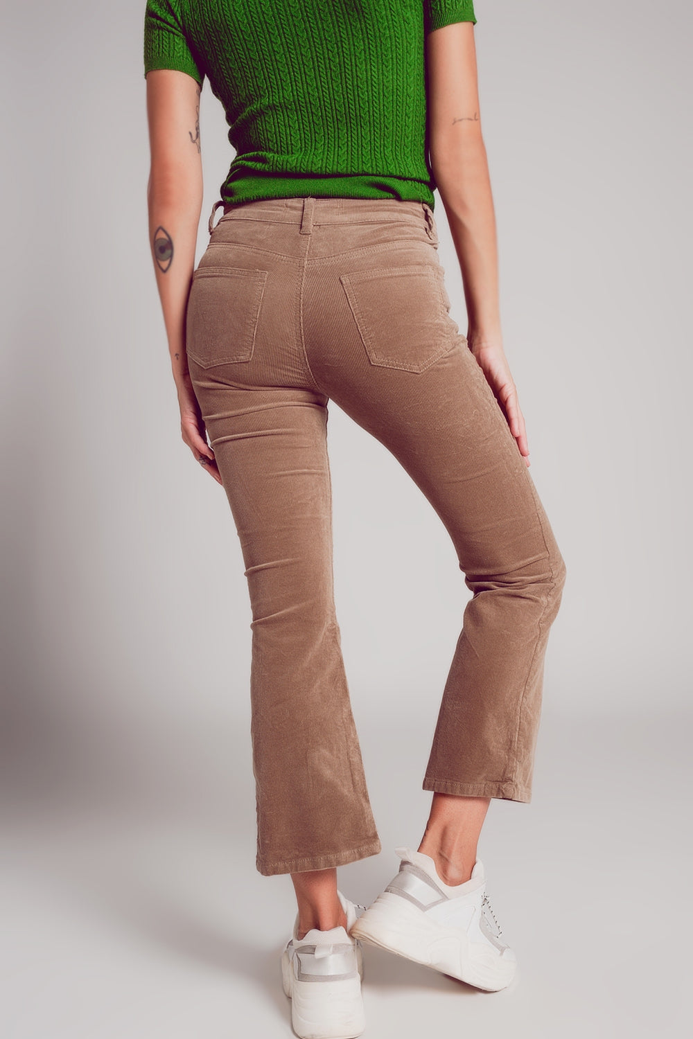 Pantalones acampanados de pana en color beige