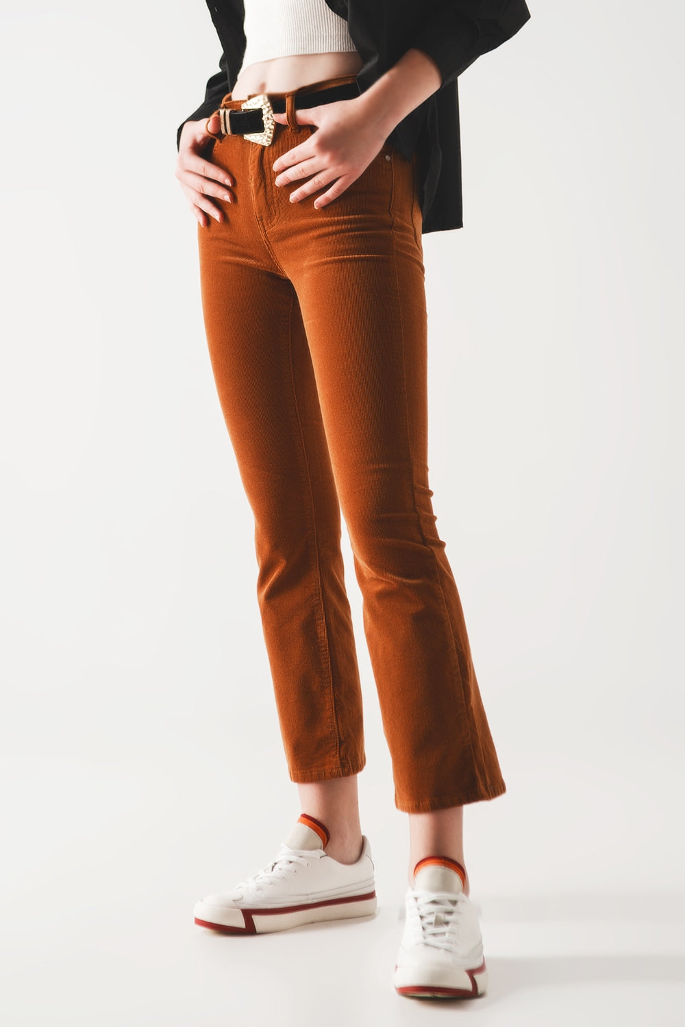 Pantalones acampanados de pana en color camel