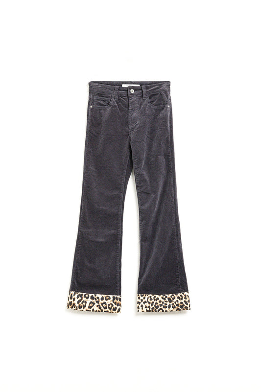 Q2 Pantalones acampanados de pana gris oscuro con estampado de leopardo en el bajo