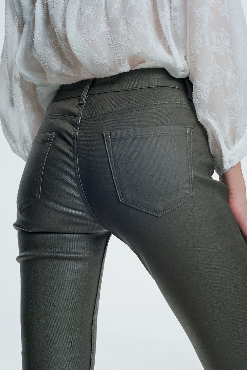 Pantalones ajustados de talle alto en caqui