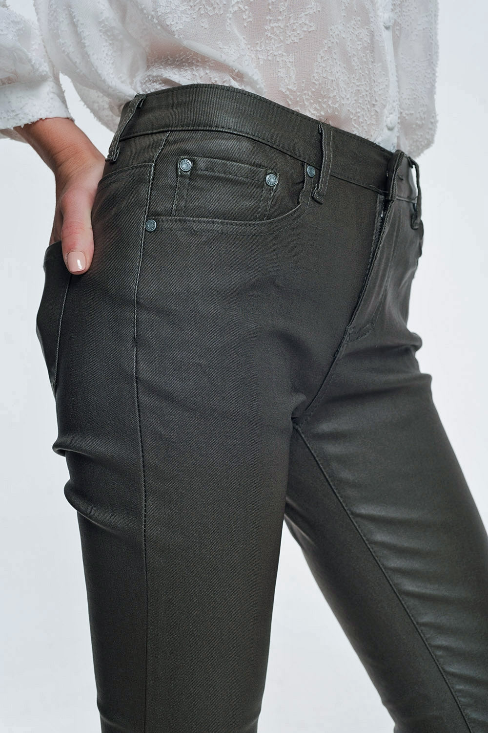 Pantalones ajustados de talle alto en caqui