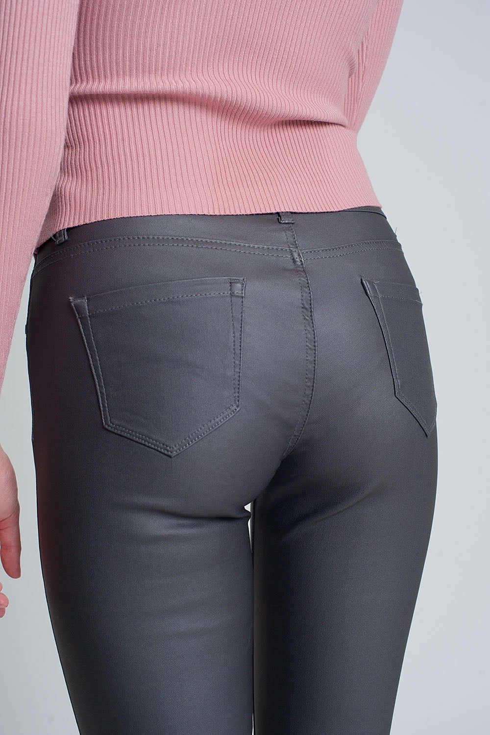 Pantalones ajustados de talle alto en gris