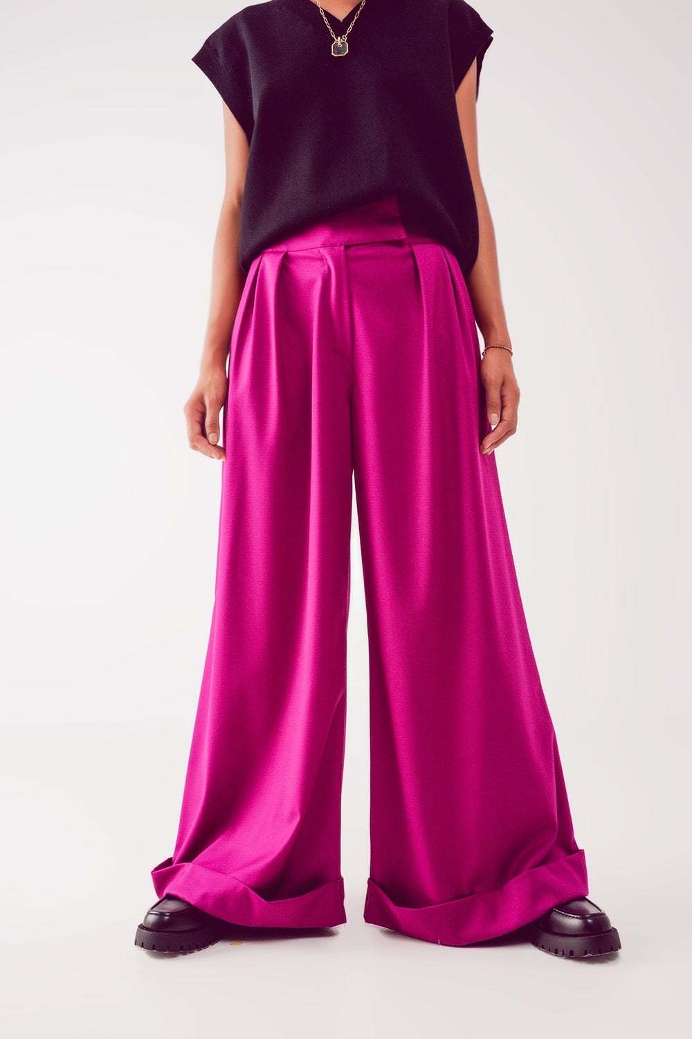 Q2 Pantalones anchos plisados de color fucsia