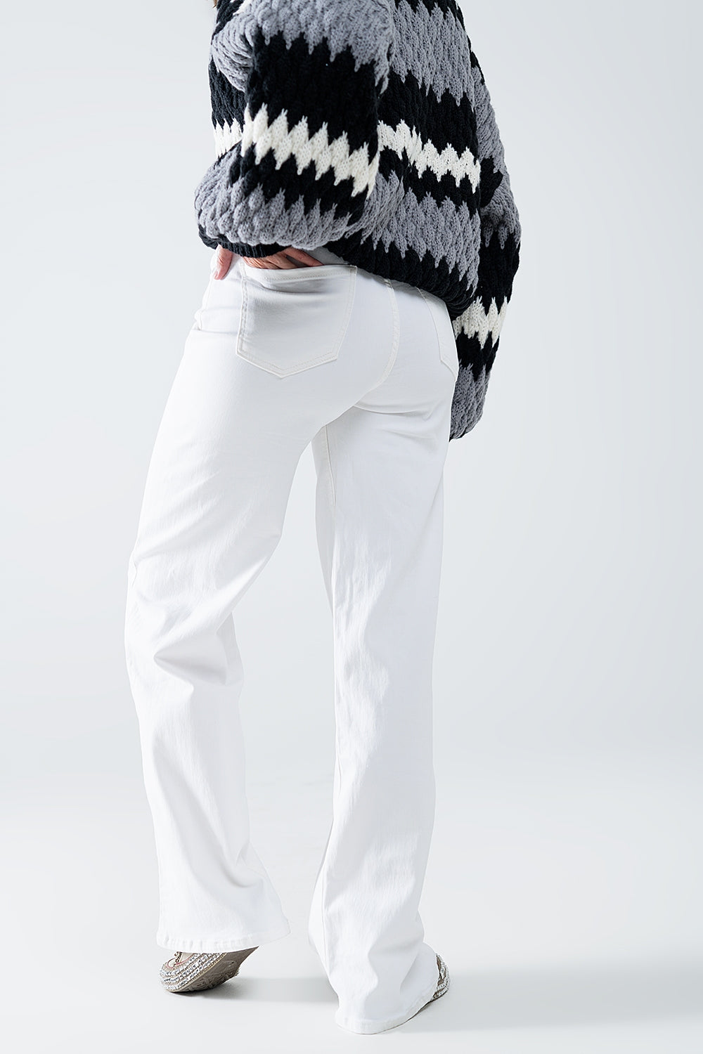 Pantalones blancos de pierna ancha y tiro alto