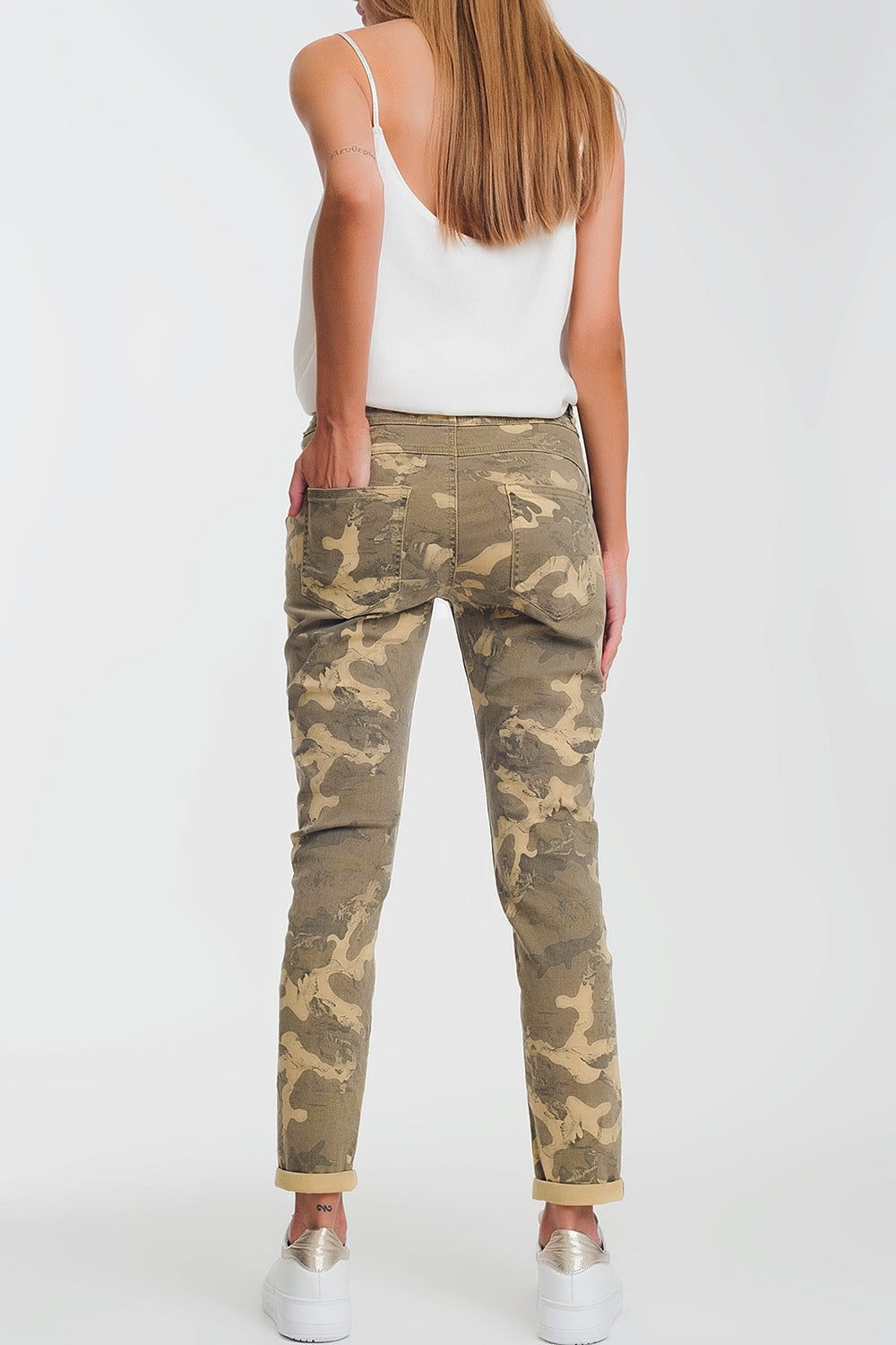 Pantalones boyfriend con estampado de camuflaje