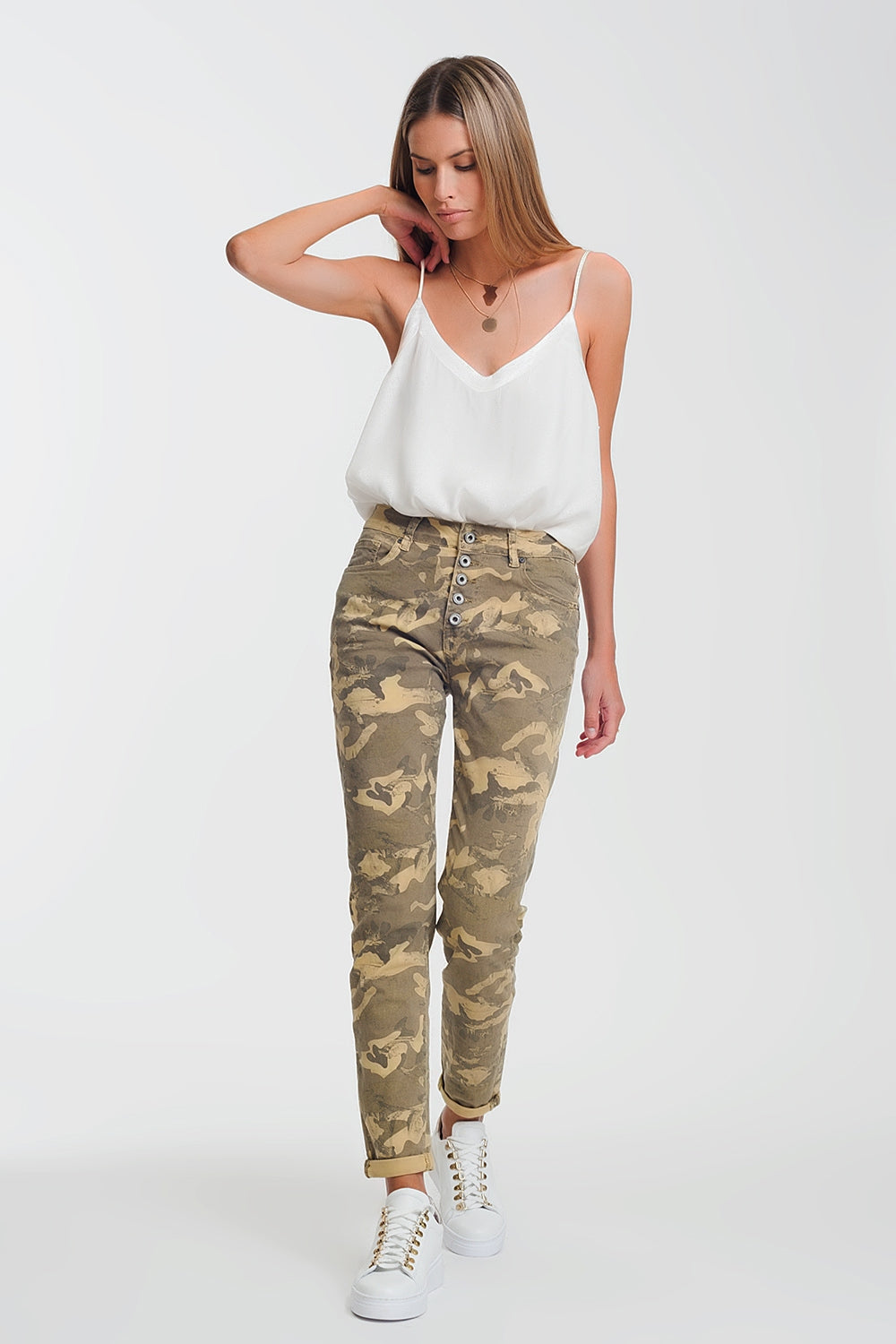 Pantalones boyfriend con estampado de camuflaje