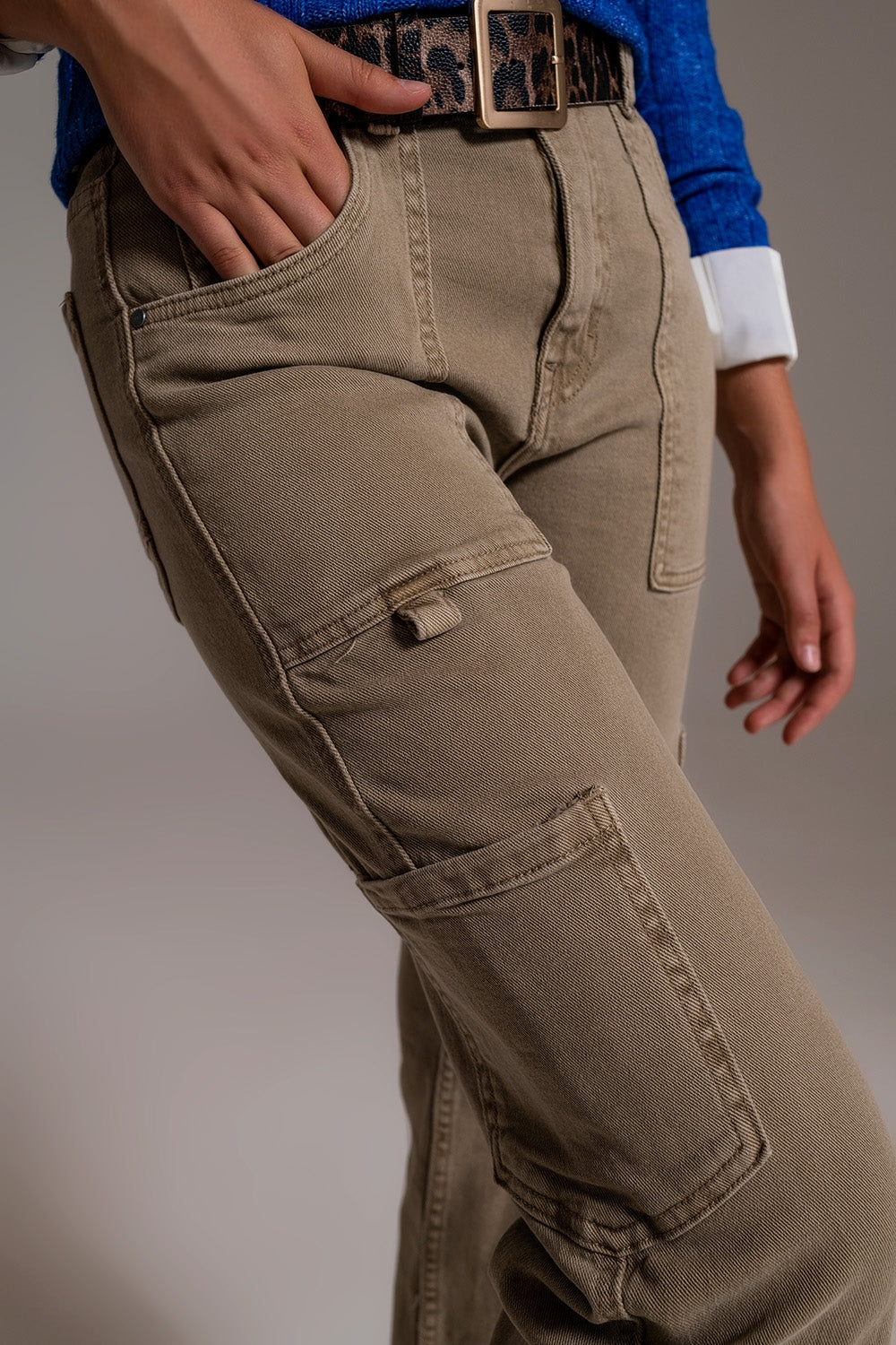 Pantalones cargo de pierna recta en marrón beige