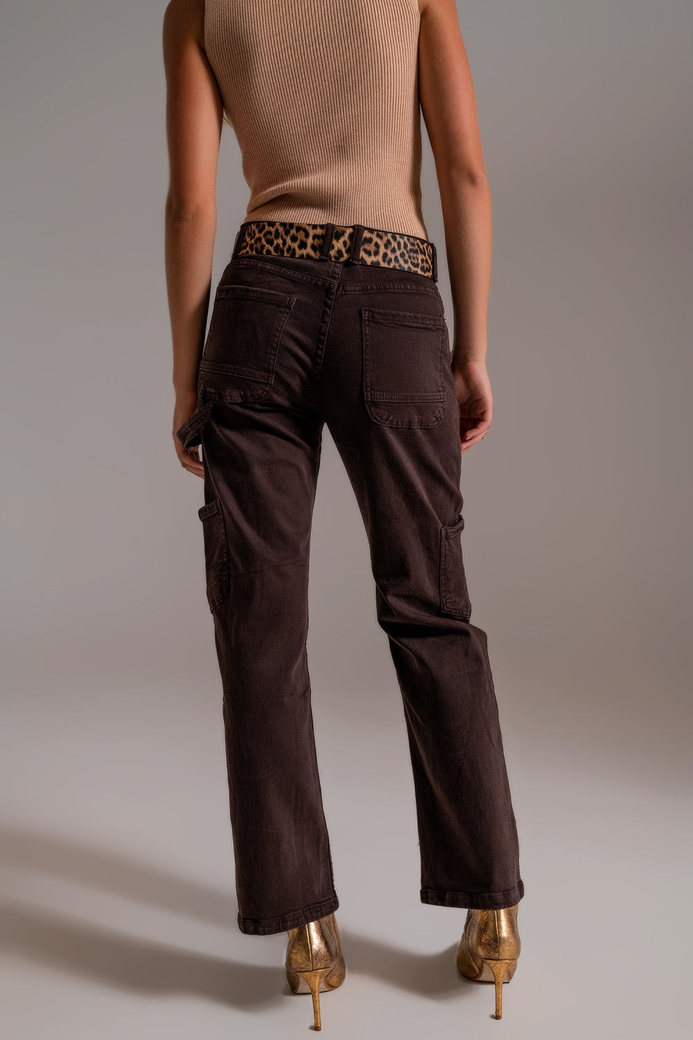 Pantalones cargo de pierna recta en marron