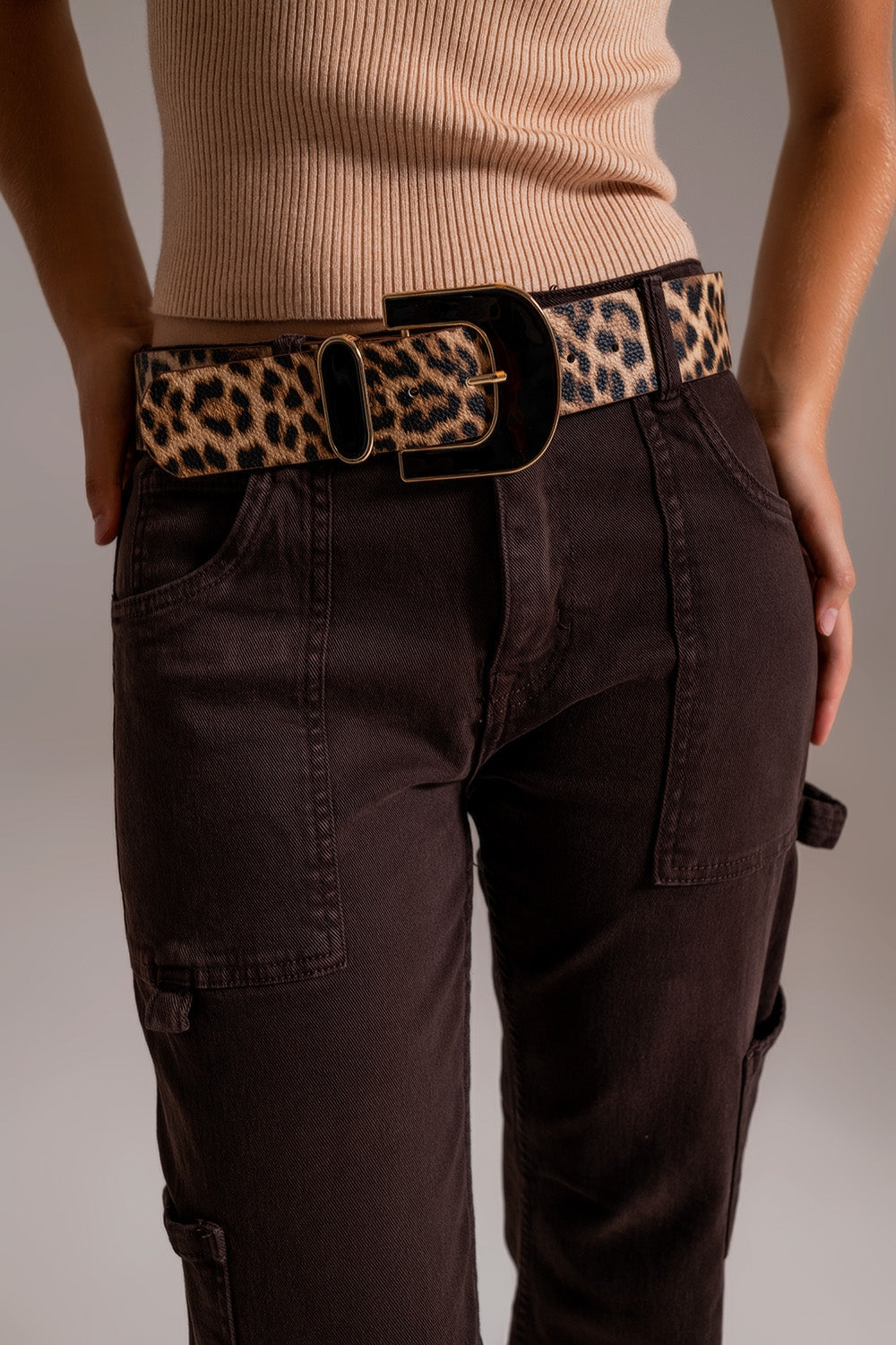 Pantalones cargo de pierna recta en marron