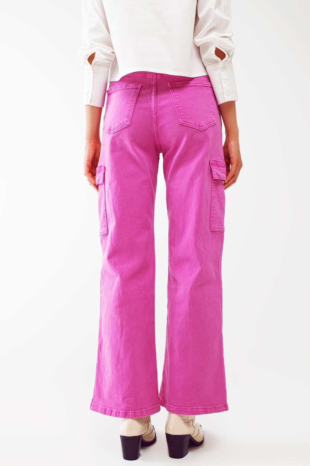 Pantalones cargo rectos en fucsia