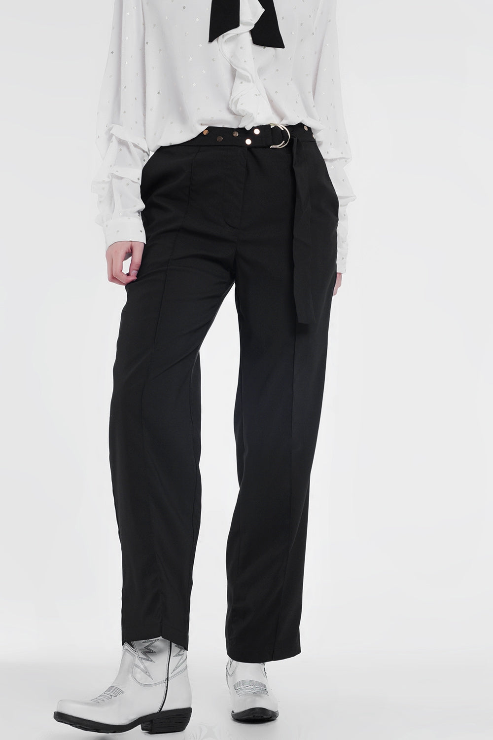 Pantalones con cinturón en negro
