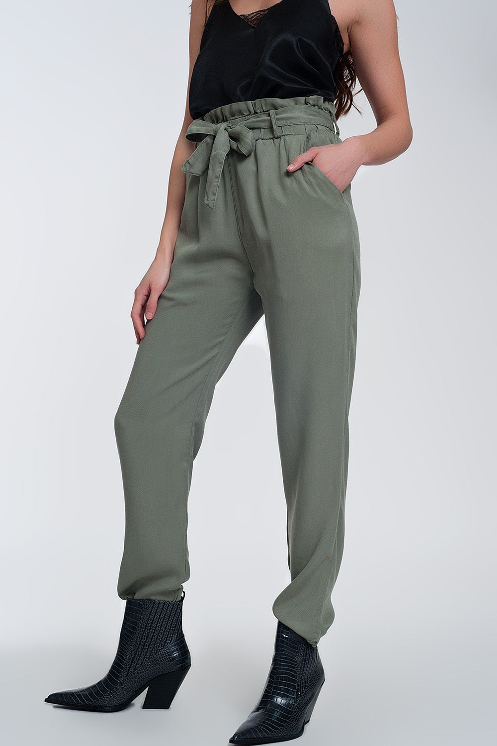 Pantalones con lazada en la cintura en verde