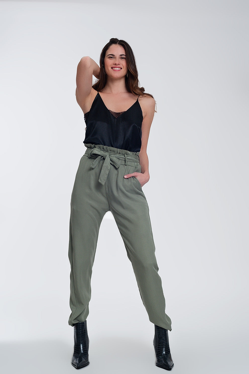 Pantalones con lazada en la cintura en verde