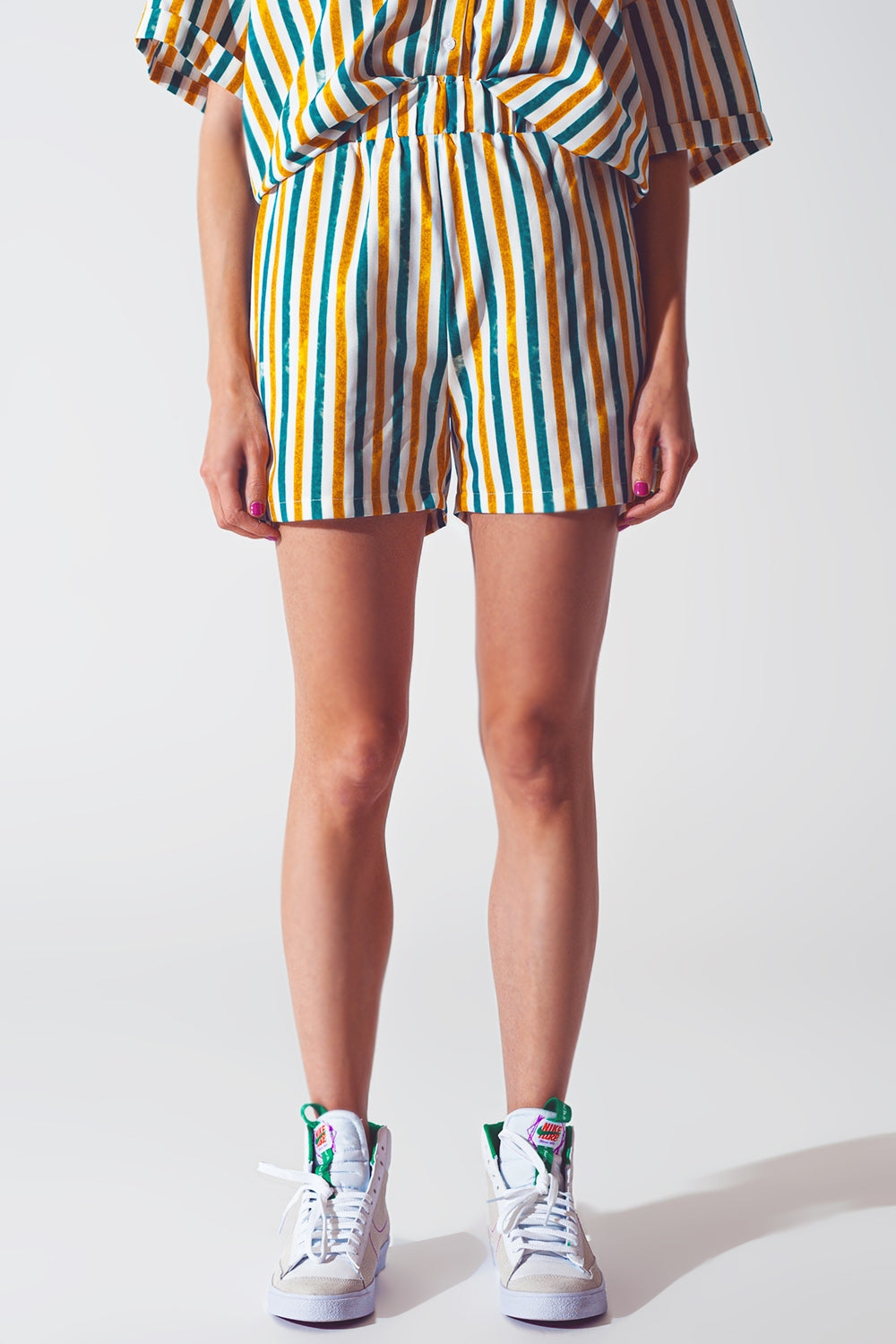 Pantalones cortos a rayas verdes