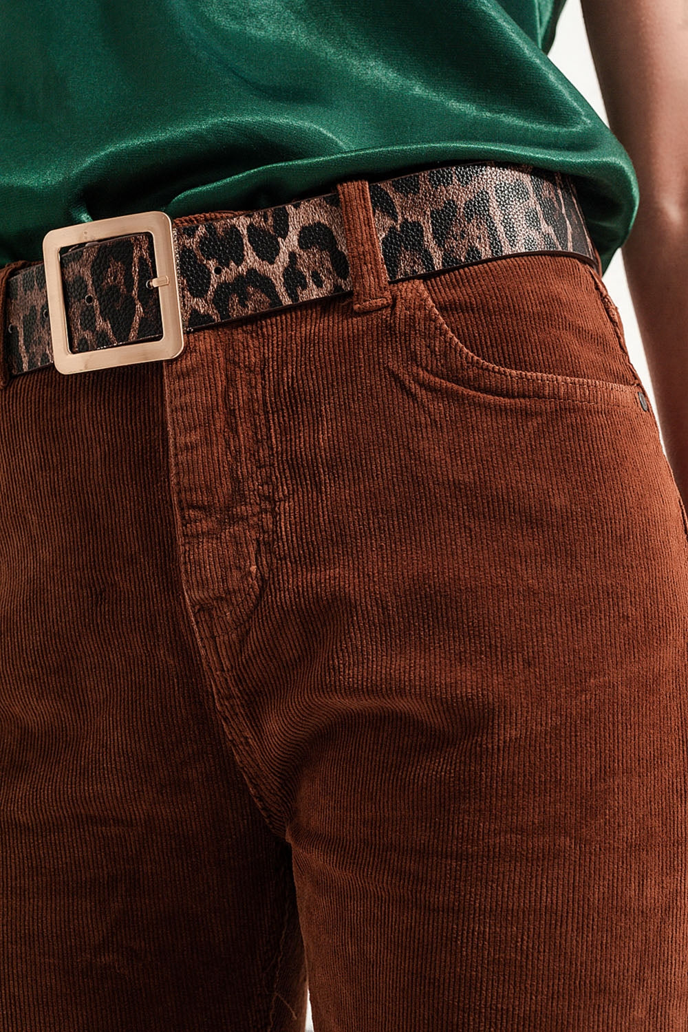Pantalones de campana color marron de pana