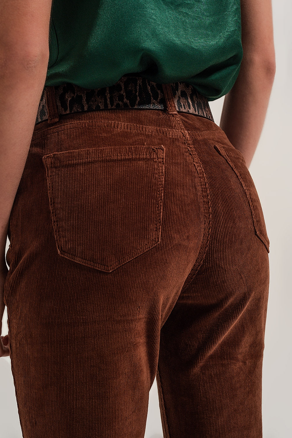 Pantalones de campana color marron de pana