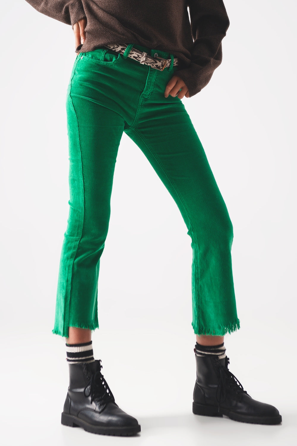 Pantalones de campana color verde intenso de pana