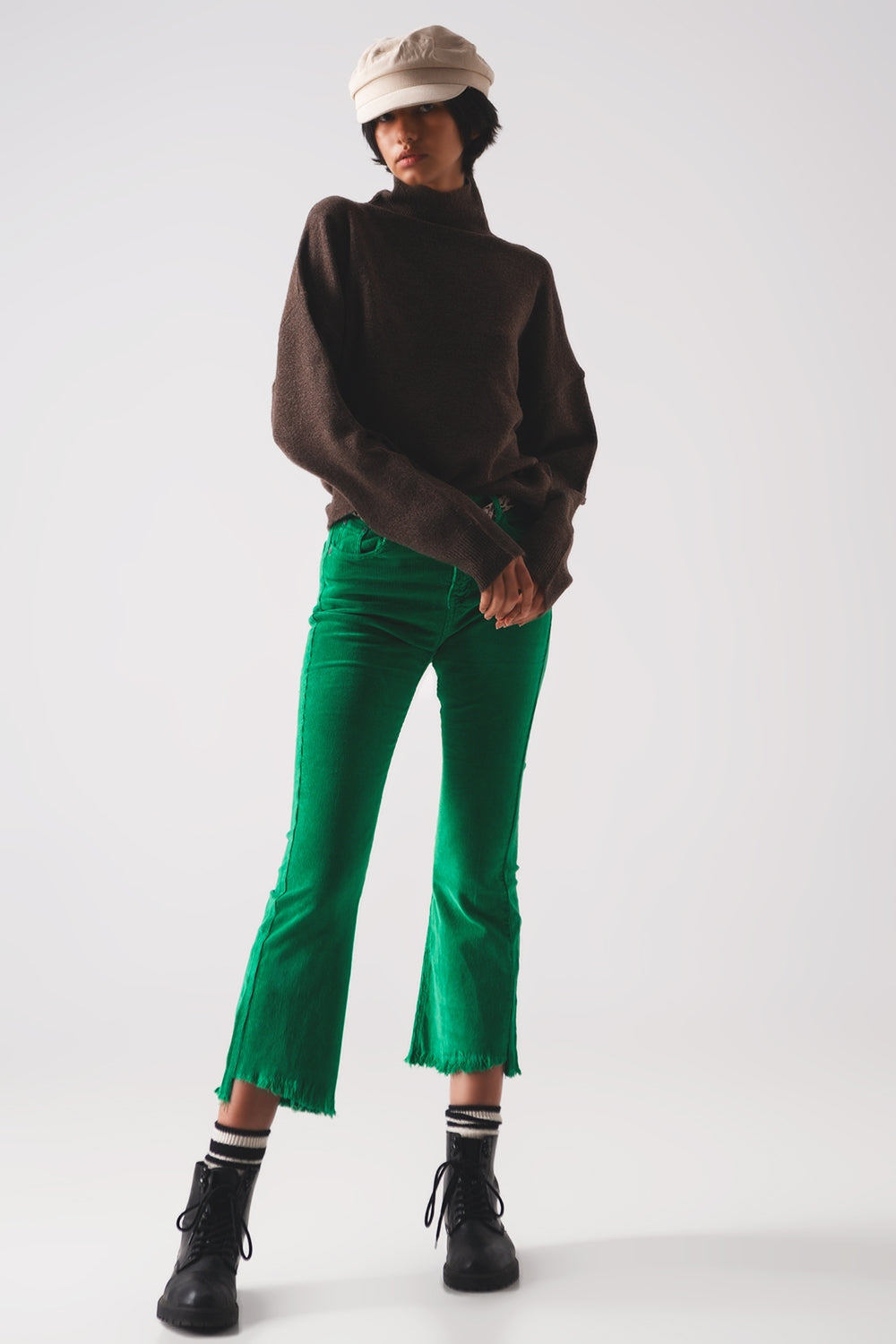 Pantalones de campana color verde intenso de pana