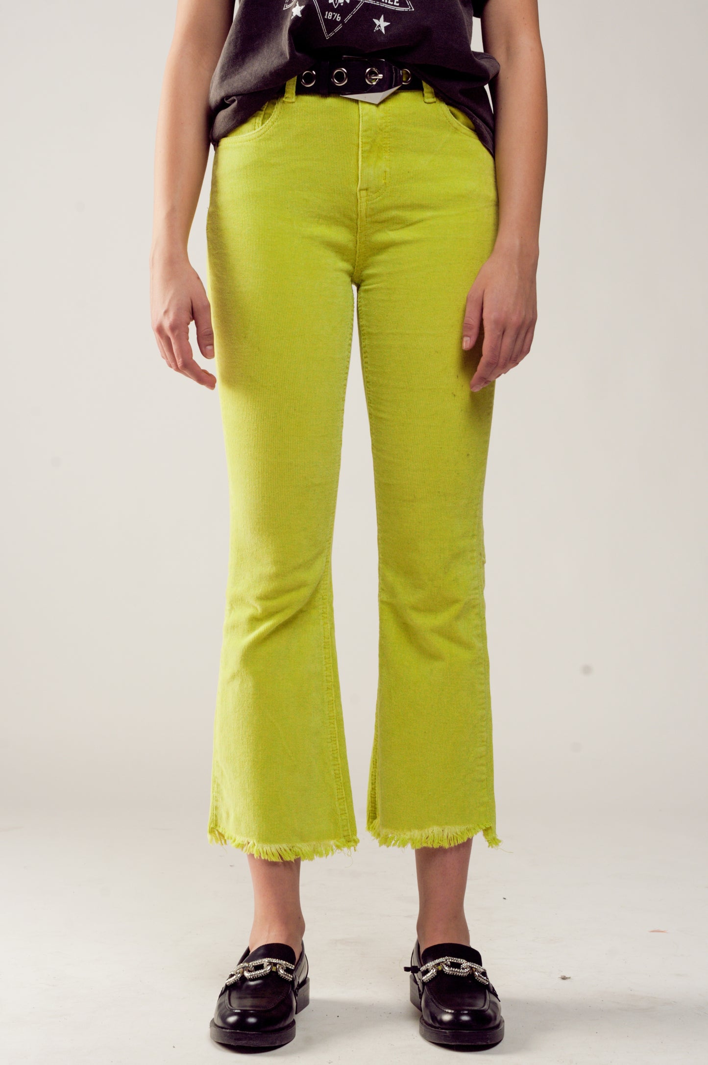 Pantalones de campana color verde lima de pana