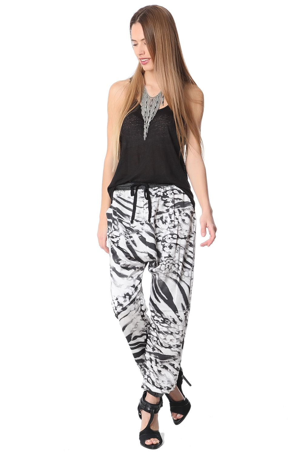Pantalones baggy con estampado animal gris
