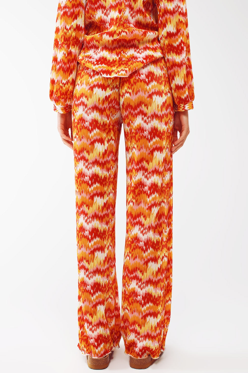 Pantalones de pierna recta con textura y estampado abstracto