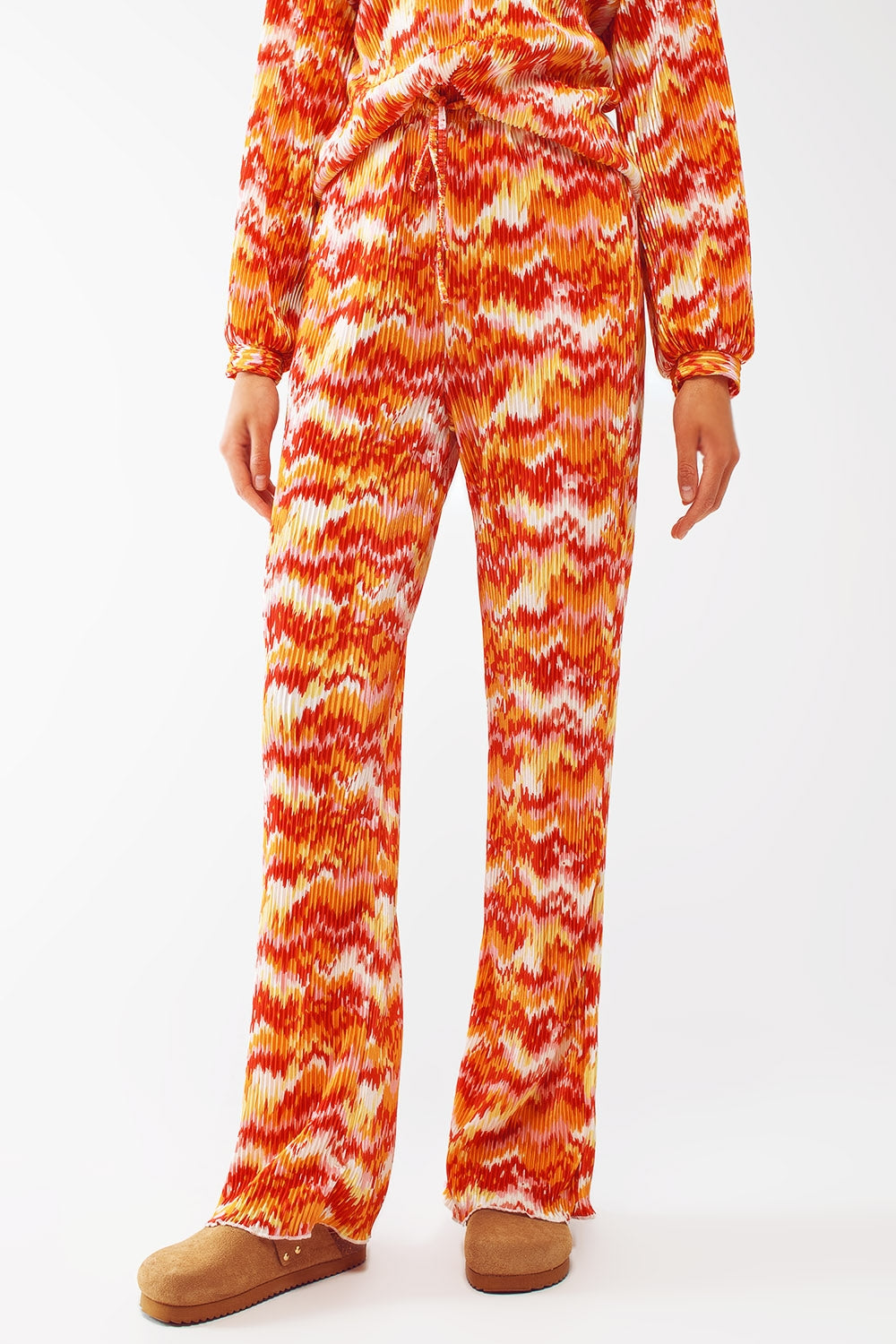 Pantalones de pierna recta con textura y estampado abstracto