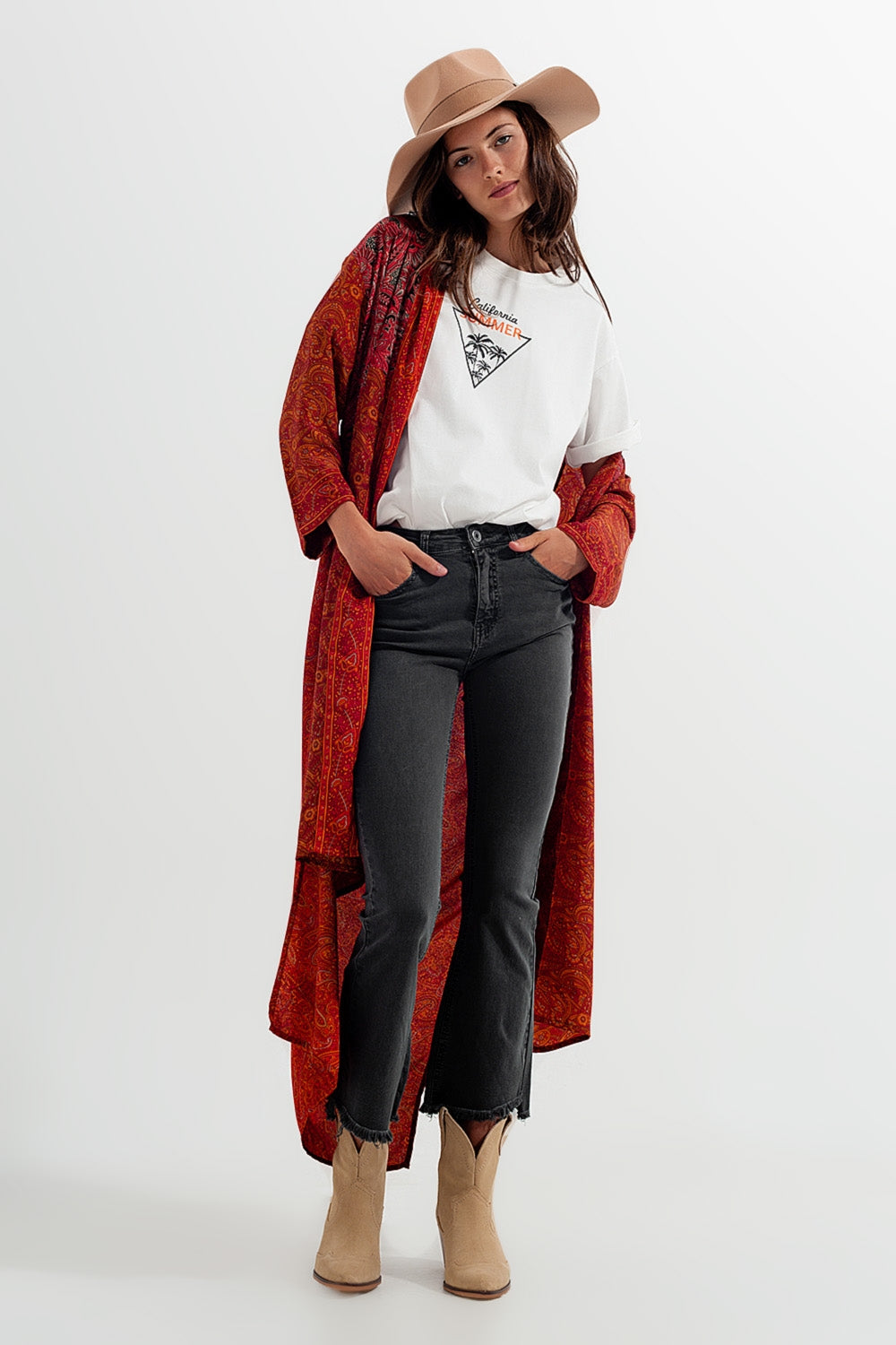 Pantalones en gris oscuro con tobillos anchos